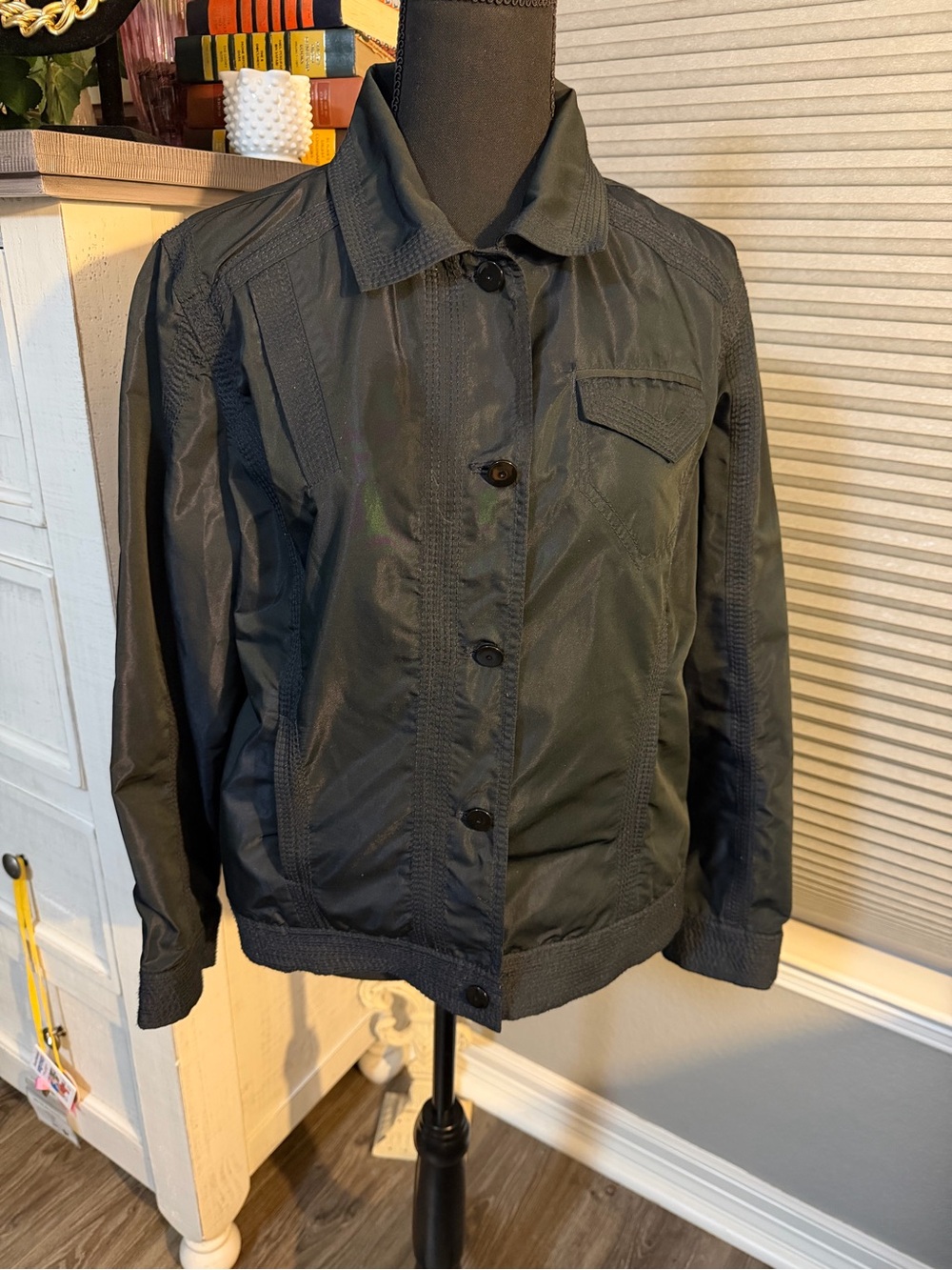 🤩Chico's Black bomber style Jacket size 12/2 see chart